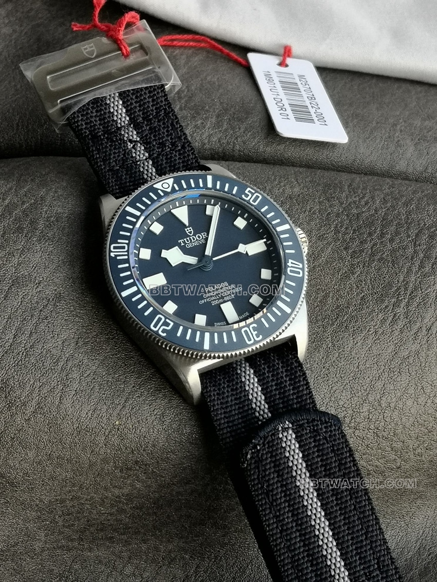 M+厂帝舵领潜型一比一顶级复刻蓝盘M25707B/23-0001正面实拍图