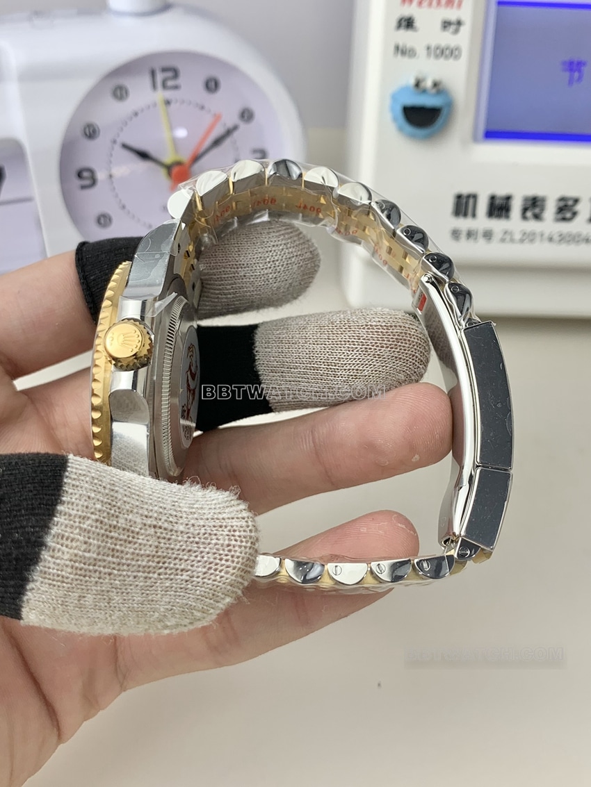 C厂劳力士格林尼治顶级复刻黑盘间金126713侧面实拍图