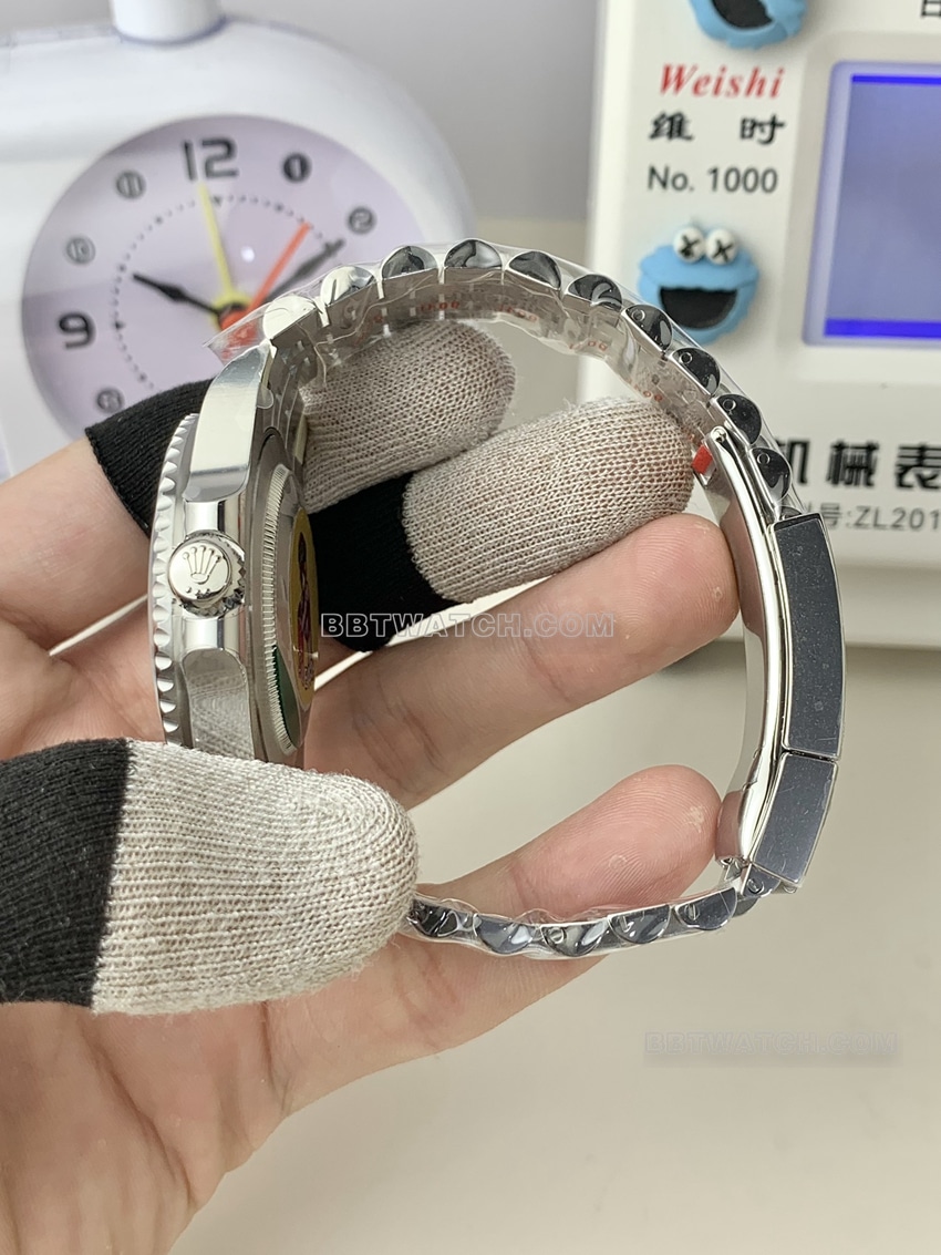 C厂劳力士格林尼治型II一比一超A高仿黑灰圈m126710侧面实拍图