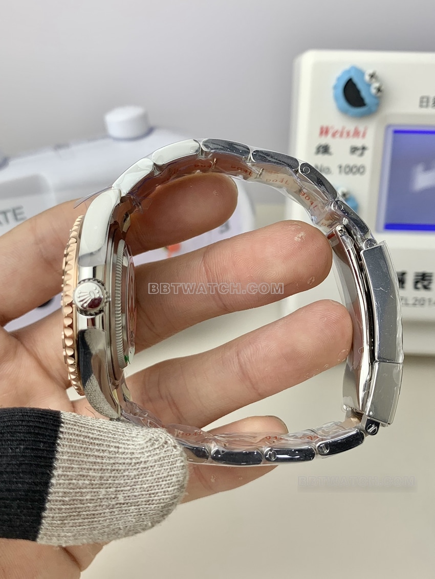 C厂劳力士游艇名仕一比一超A高仿黑盘间玫瑰金268621侧面实拍图