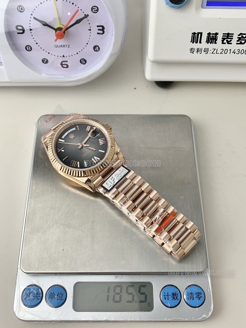 QF厂劳力士星期日历型一比一超A精仿渐变石板灰盘m228235-0055重量实拍图