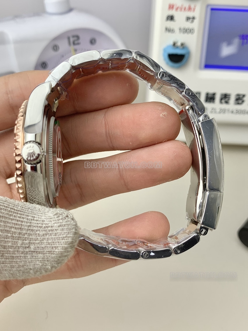 C厂劳力士游艇名仕超A高仿间玫咖啡色盘268621侧面实拍图
