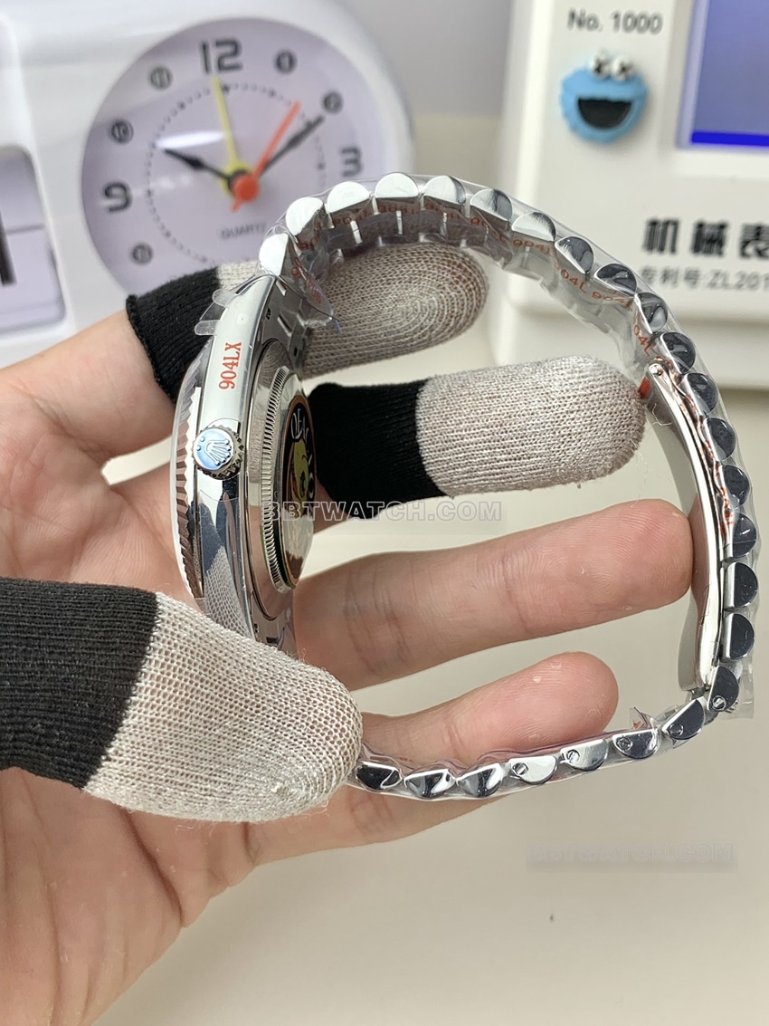 QF厂劳力士星期日历型超A高仿渐变蓝盘m228239-0076侧面实拍图