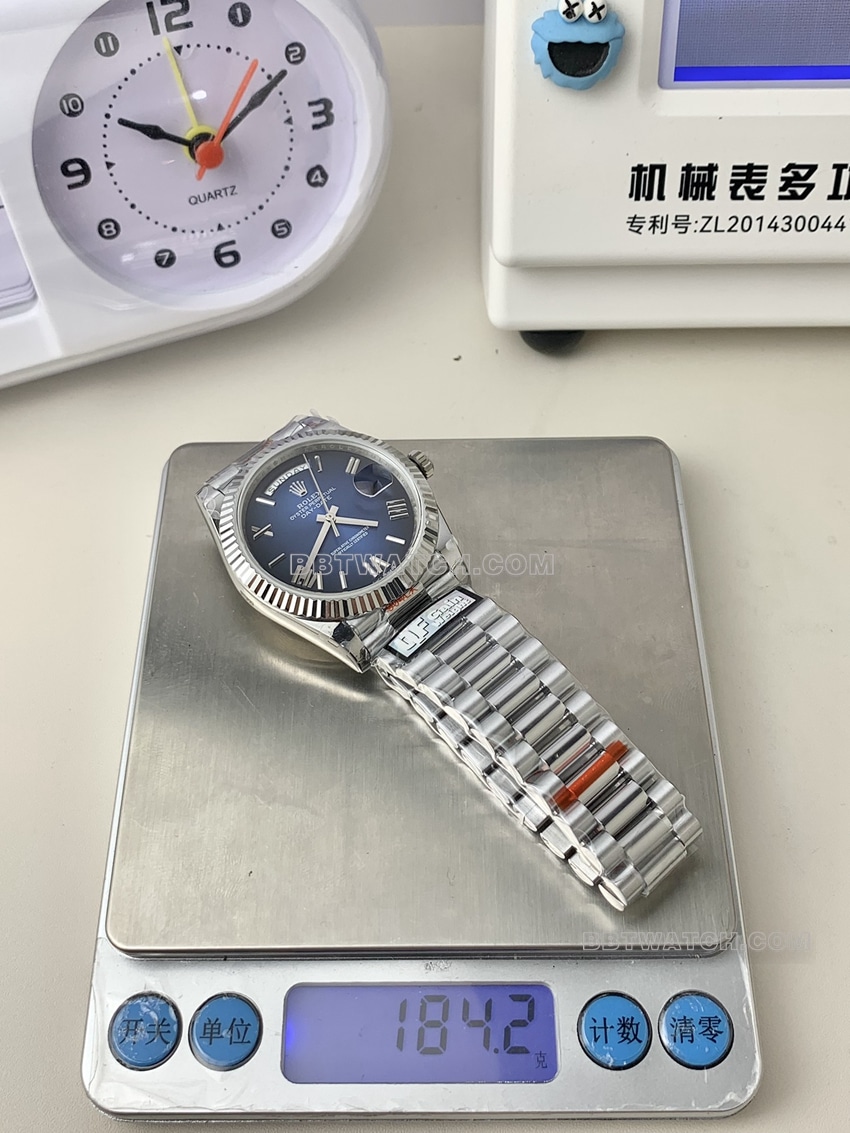 QF厂劳力士星期日历型超A高仿渐变蓝盘m228239-0076重量实拍图