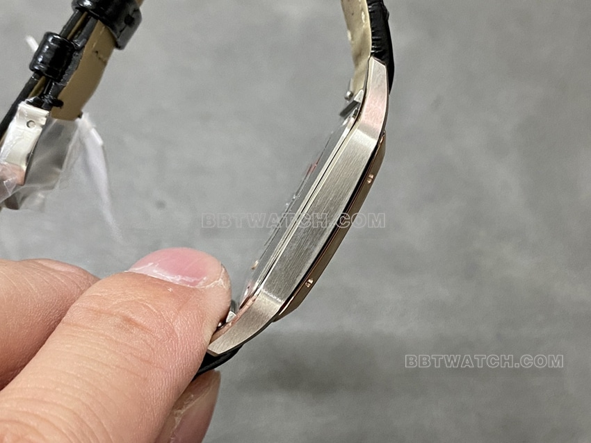 F1厂卡地亚山度士顶级一比一高仿银盘玫瑰金圈中号W2SA0011侧面实拍图