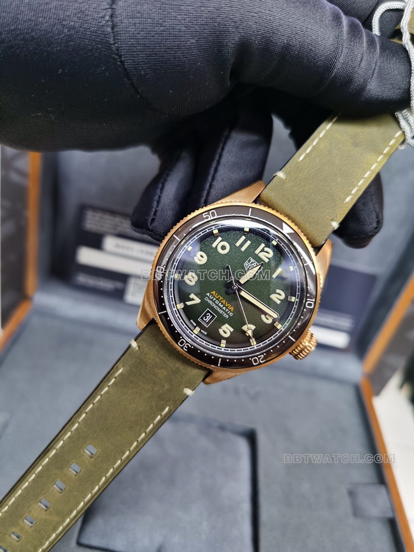 原单泰格豪雅一比一顶级复刻绿盘青铜WBE5190.FC8268正面实拍图