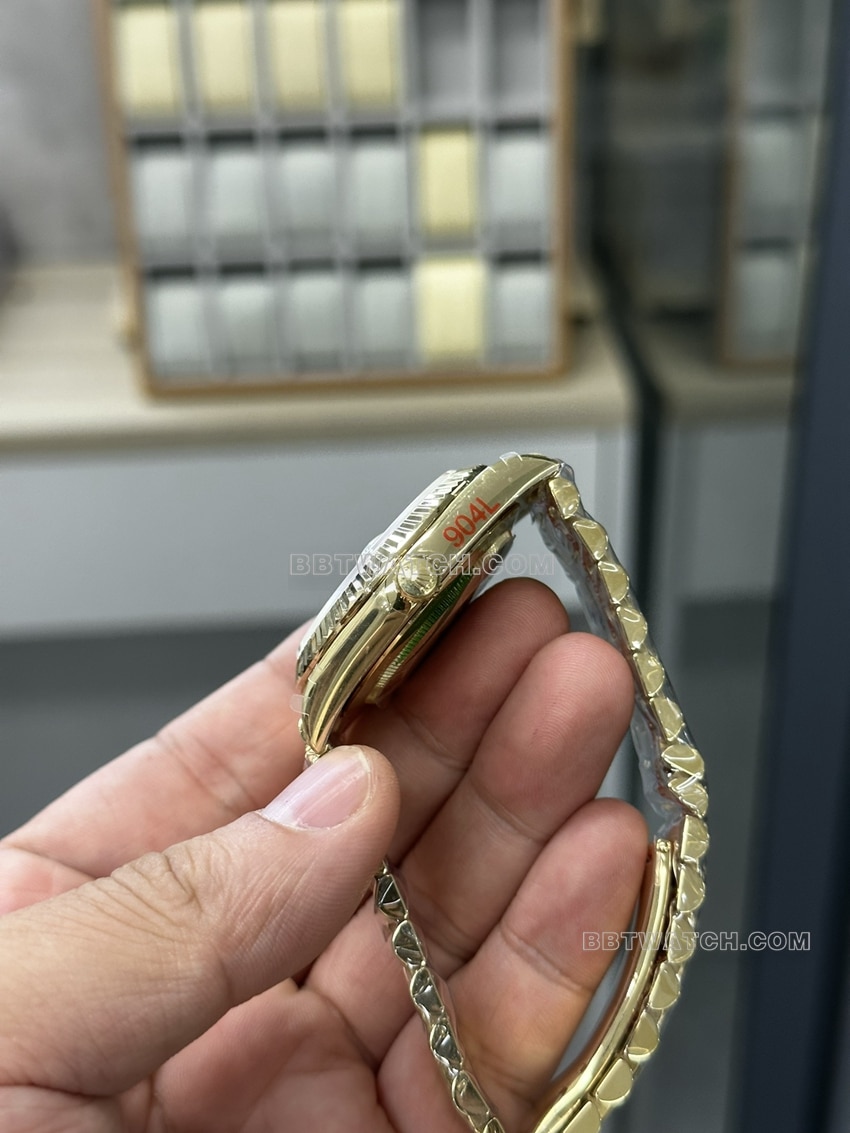 GM厂劳力士星期日历型一比一超A精仿白盘m228238-0042侧面实拍图