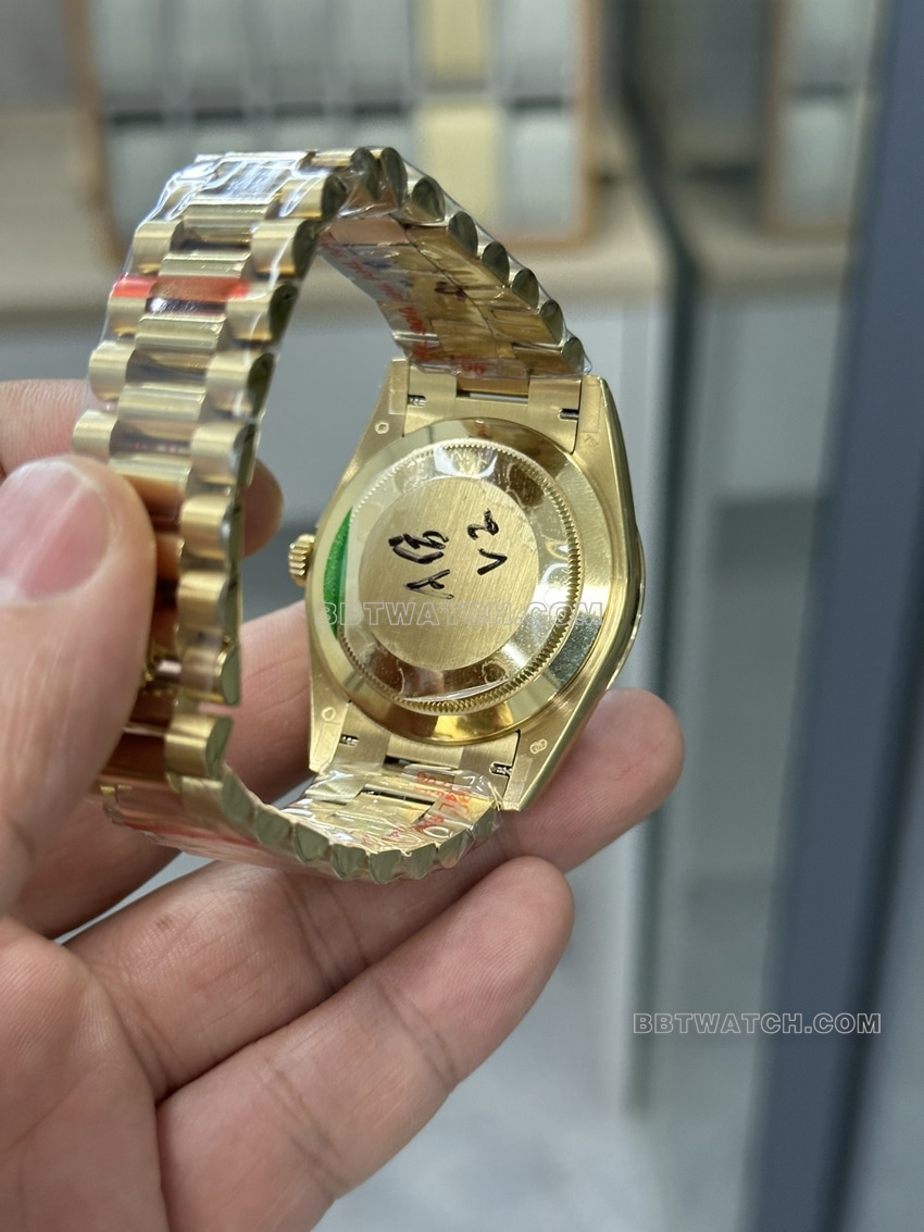 GM厂劳力士星期日历型一比一超A精仿白盘m228238-0042背面实拍图