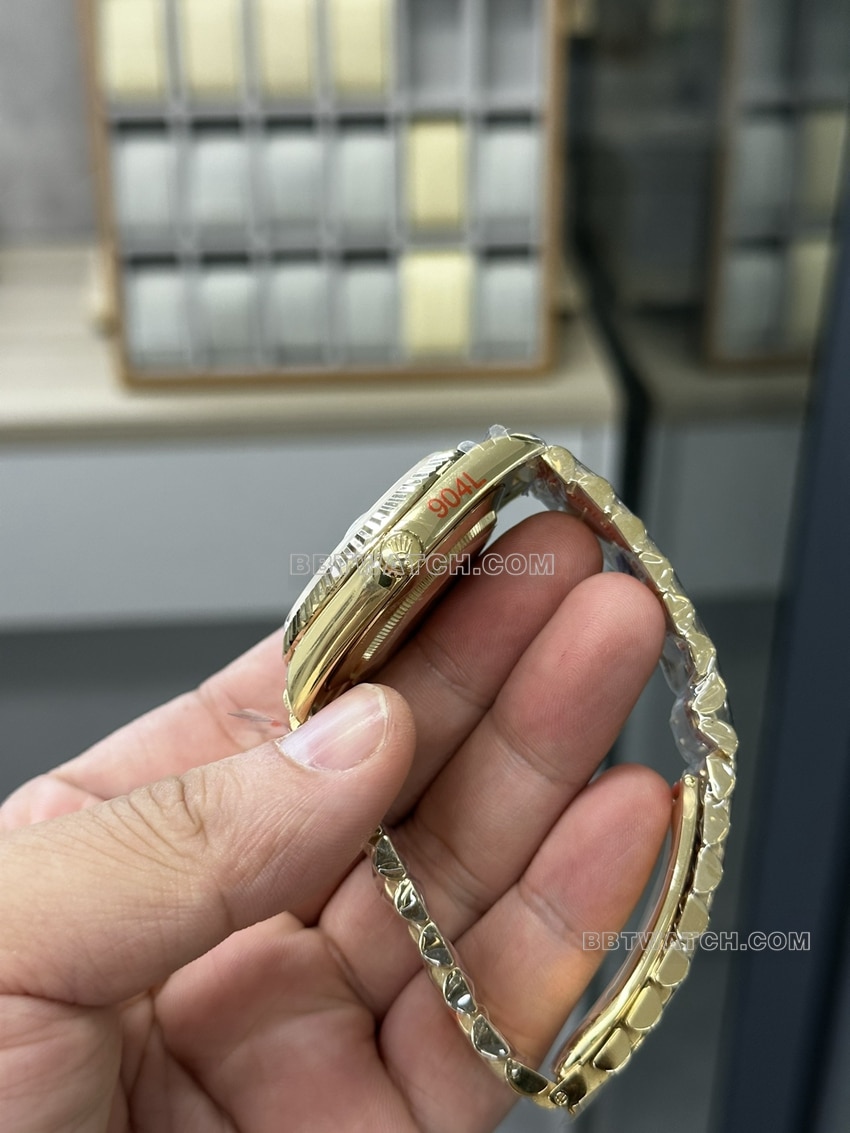 GM厂劳力士星期日历型超A高仿金盘m228238-0006侧面实拍图