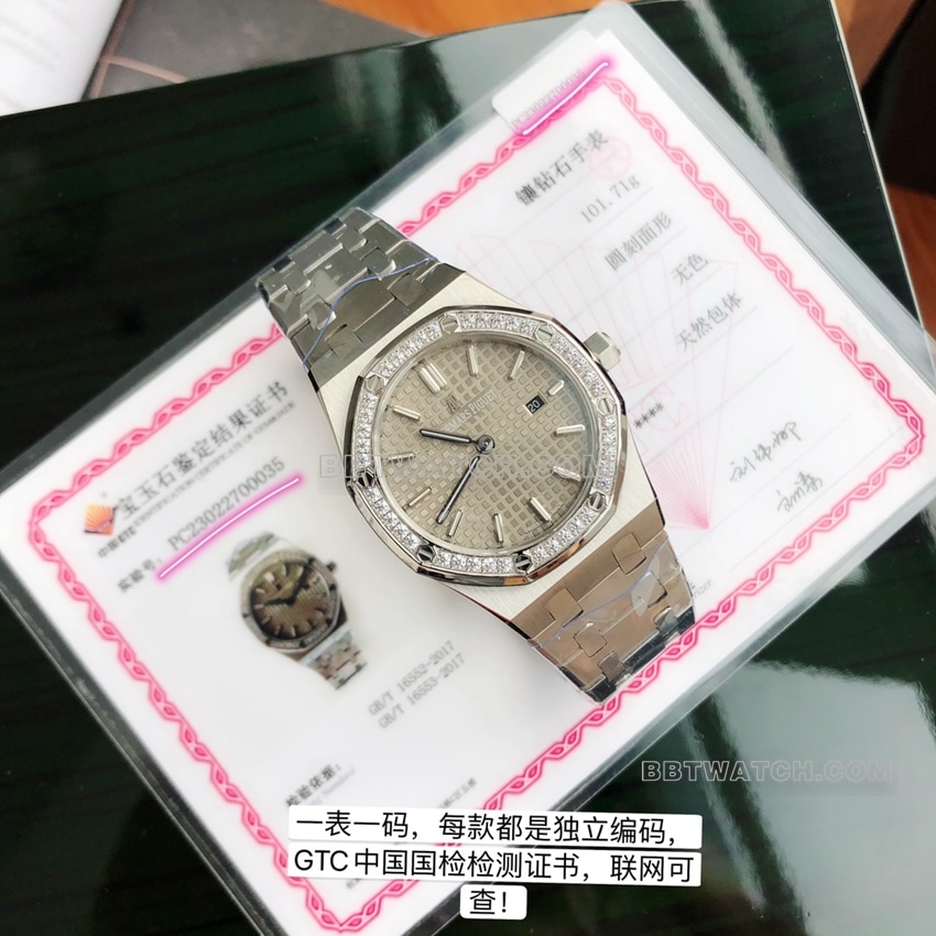 原单爱彼皇家橡树一比一顶级复刻浅灰盘钻圈钢带款正面实拍图