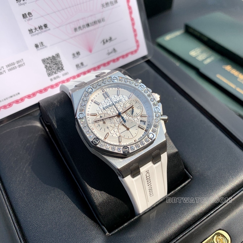 原单爱彼皇家橡树离岸型顶级一比一精仿白盘钻圈计时26144ST正面实拍图