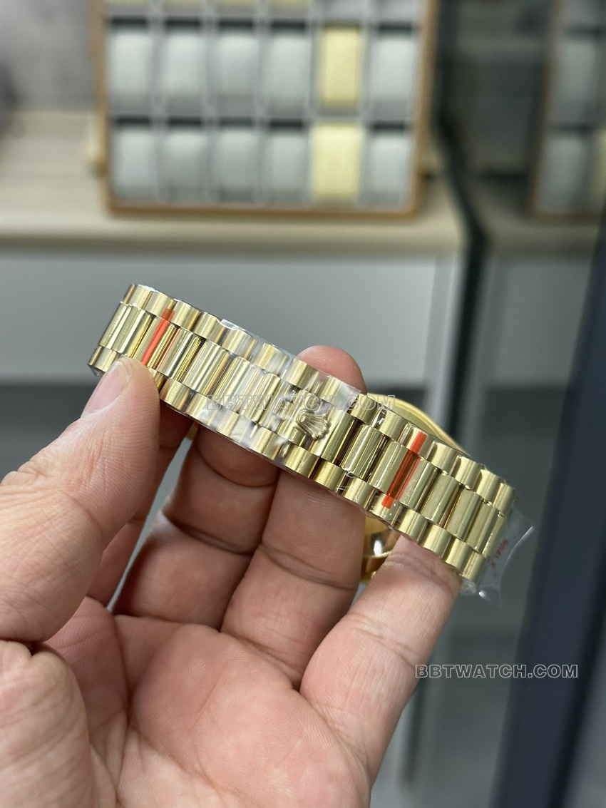 GM厂劳力士星期日历型超A高仿金盘m228238-0006表带实拍图