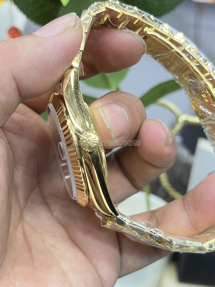 GM厂劳力士星期日历型一比一顶级复刻黑冰糖m228238-0004侧面实拍图