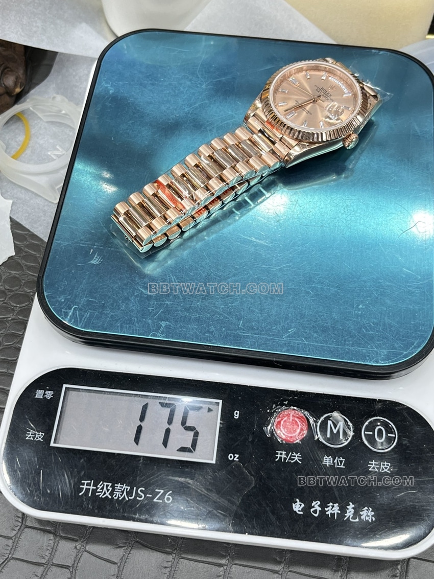 GM厂劳力士星期日历型顶级一比一精仿玫瑰金盘正面实拍图