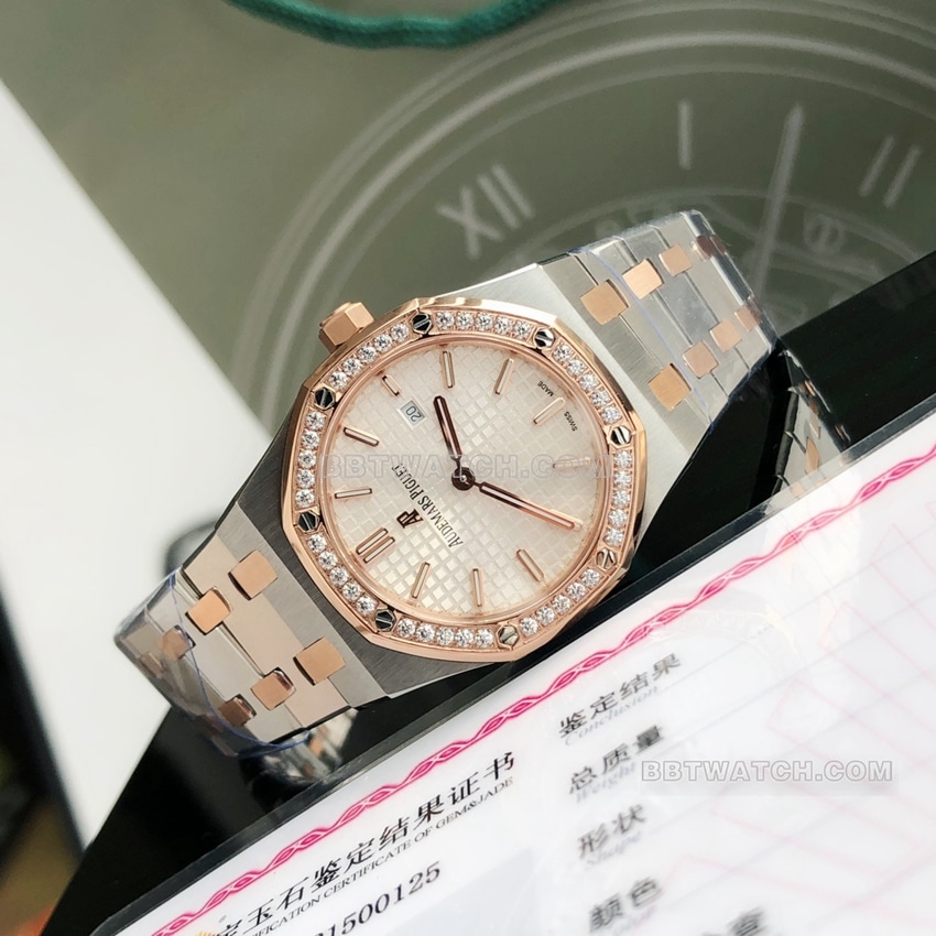 原单爱彼皇家橡树顶级一比一高仿银白盘钻圈67651SR.ZZ.1261SR.01正面实拍图