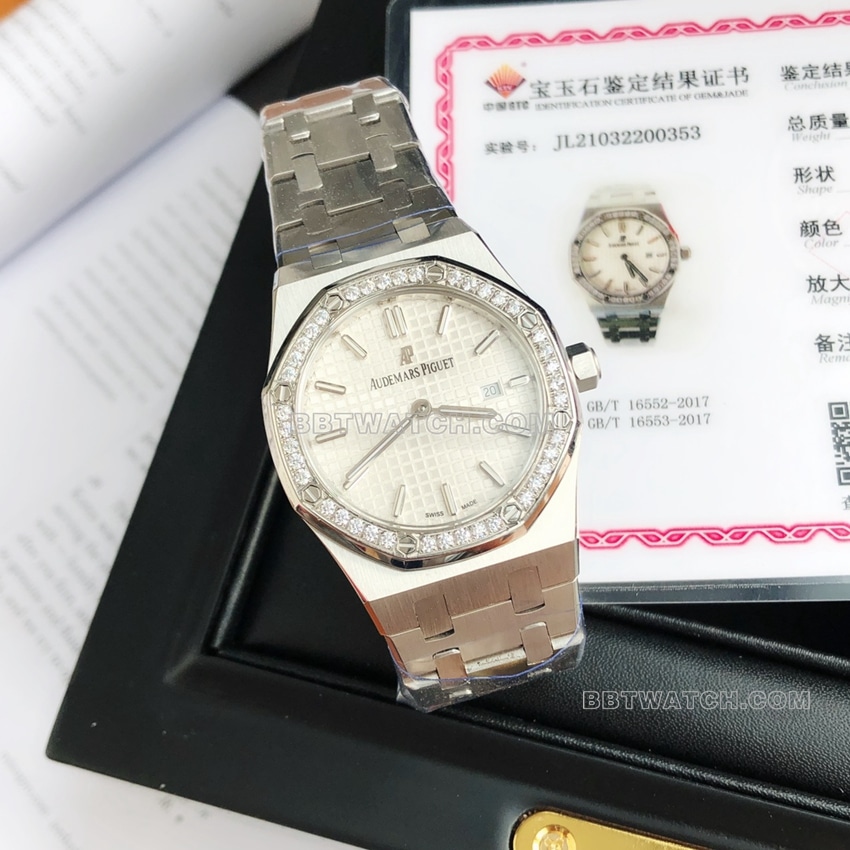 原单爱彼皇家橡树超A高仿银盘钻圈67651ST.ZZ.1261ST.01正面实拍图