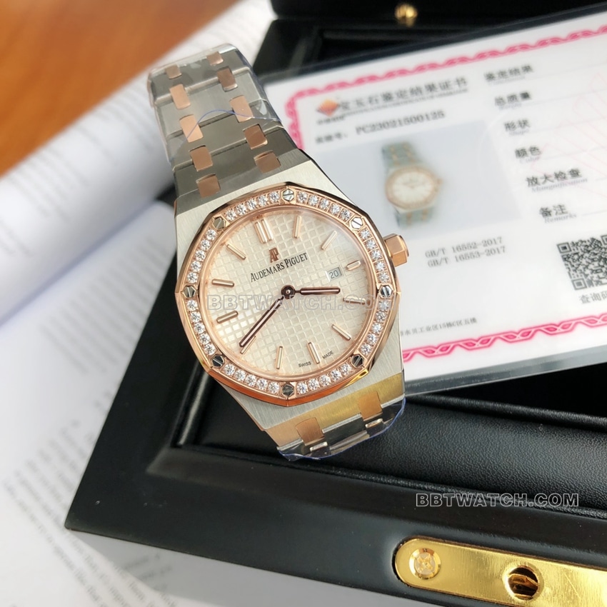 原单爱彼皇家橡树顶级一比一高仿银白盘钻圈67651SR.ZZ.1261SR.01正面实拍图