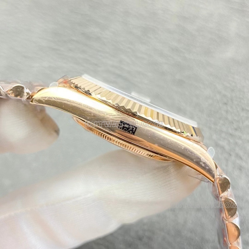 GM厂劳力士星期日历型一比一超A高仿橄榄绿盘玫瑰金m228235-0025侧面实拍图