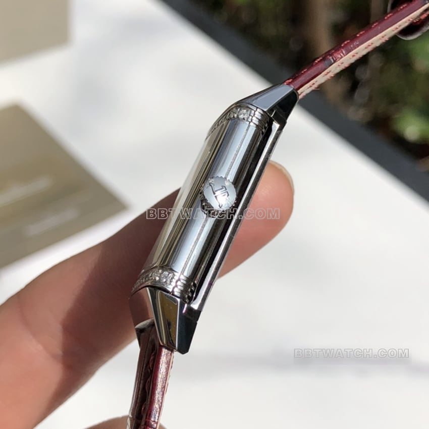 原单积家翻转腕表一比一超A高仿红盘红色皮带款3288560侧面实拍图