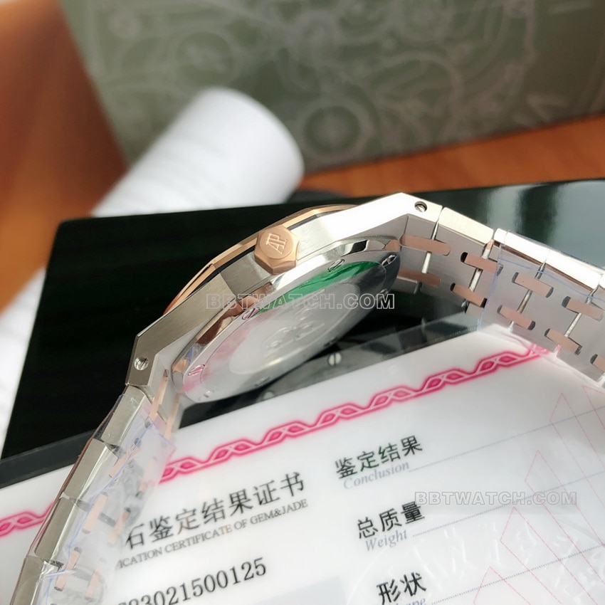 原单爱彼皇家橡树顶级一比一高仿银白盘钻圈67651SR.ZZ.1261SR.01侧面实拍图