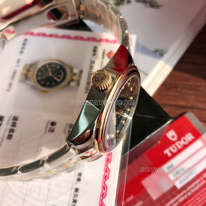 原单帝舵骏珏顶级一比一精仿黑盘间金钢带款M56003-0008侧面实拍图