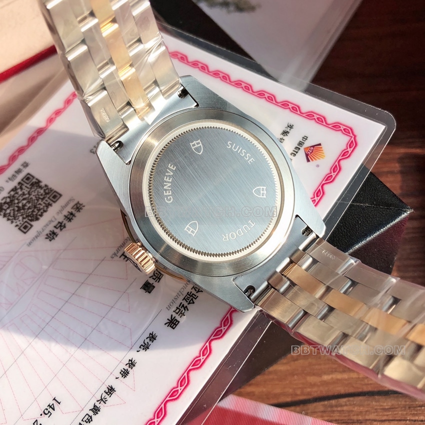 原单帝舵骏珏一比一顶级复刻金盘间金钢带款M56003-0005背面实拍图