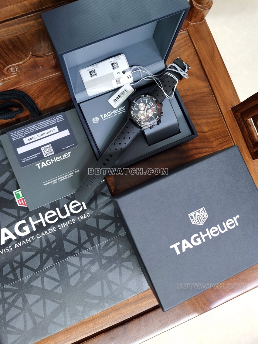 泰格豪雅F1一比一超A高仿纹理表盘CAZ101AD.FT8024正面实拍图