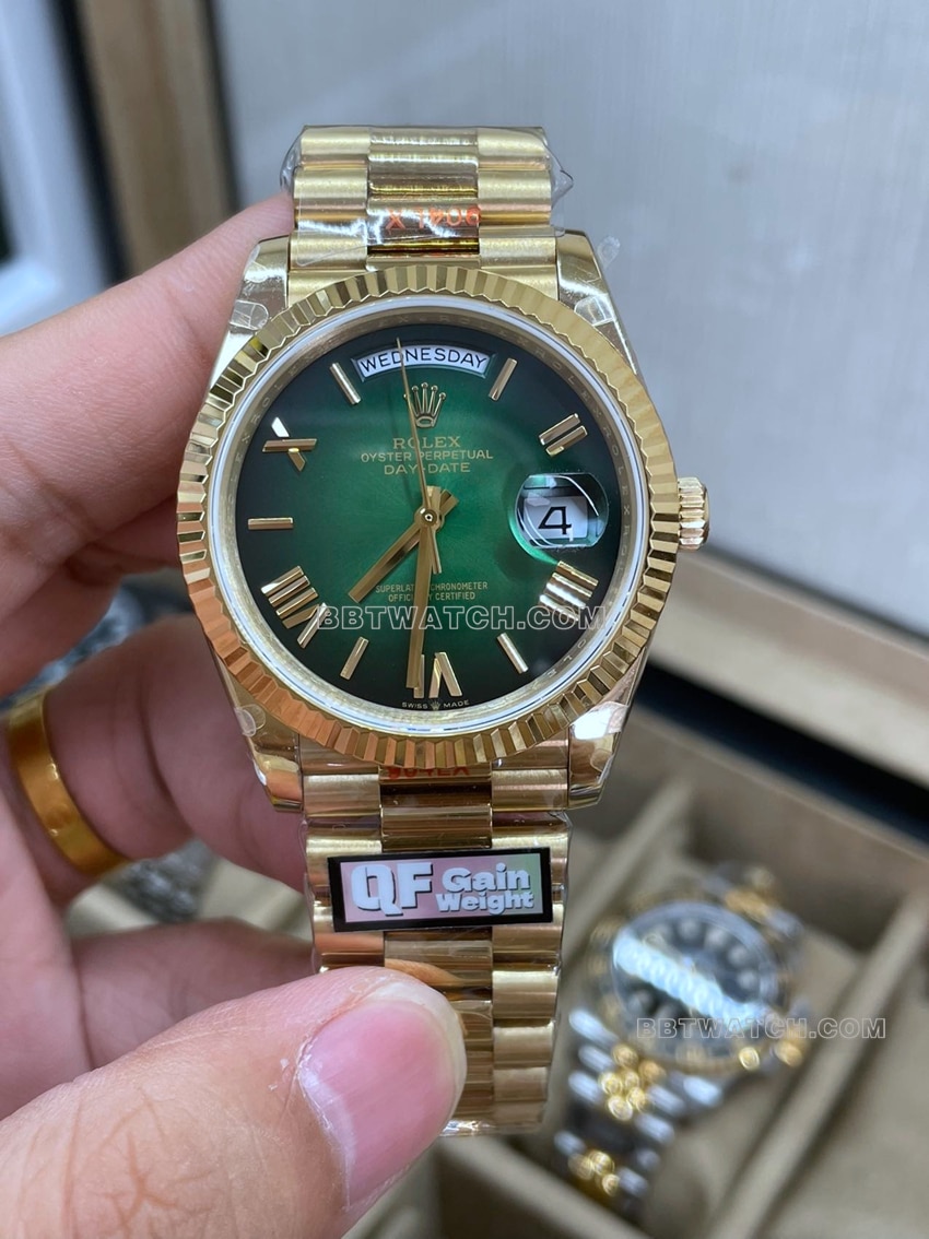 QF厂劳力士星期日历型一比一顶级复刻烟熏绿m228238-0069正面实拍图