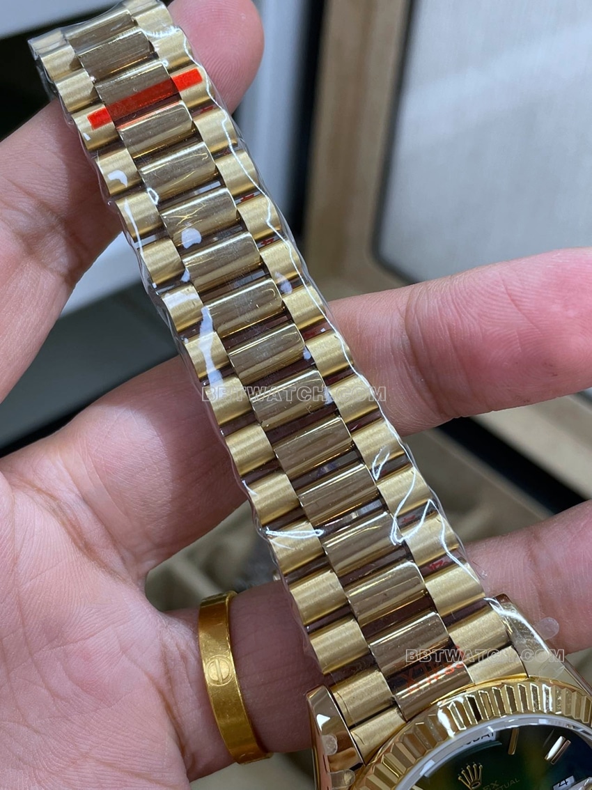 QF厂劳力士星期日历型一比一顶级复刻烟熏绿m228238-0069表带实拍图
