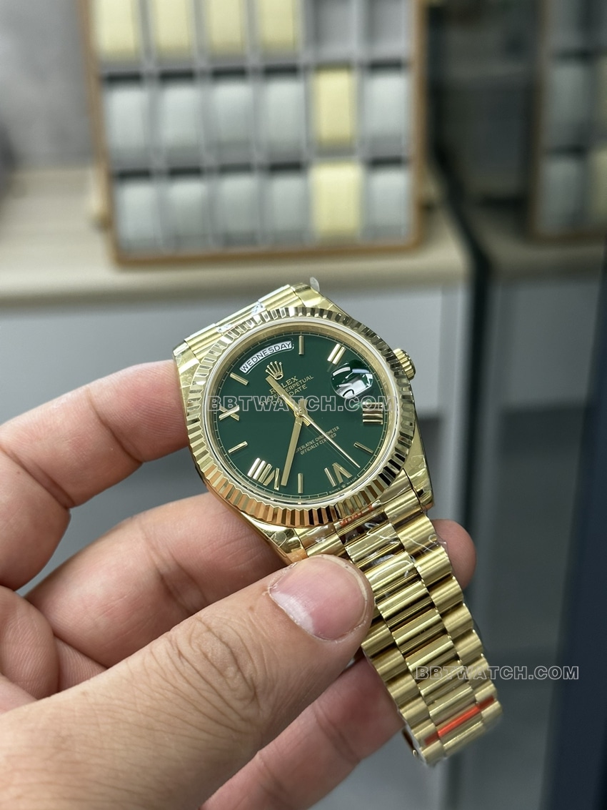 GM厂劳力士星期日历型一比一超A高仿渐变绿盘m228238-0069正面实拍图