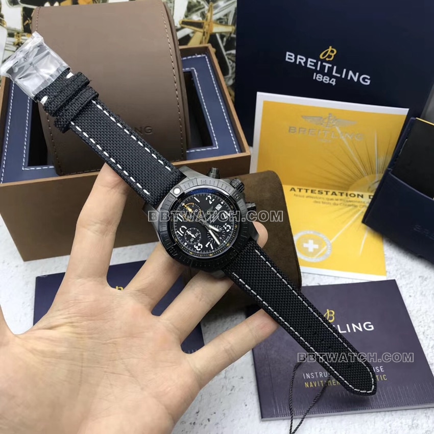 原单百年灵复仇者一比一顶级复刻黑盘V13317101B1X1正面实拍图