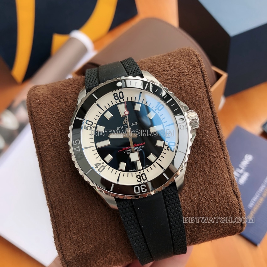 原单百年灵超级海洋一比一顶级复刻黑盘橡胶款A17376211B1S1正面实拍图