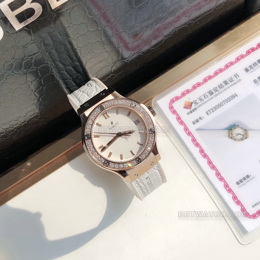 原单宇舶经典融合一比一超A精仿白盘玫瑰金钻圈581.OE.2080.LR.1204正面实拍图