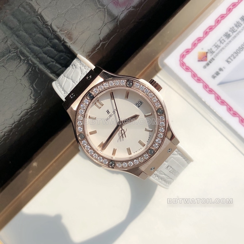 原单宇舶经典融合一比一超A精仿白盘玫瑰金钻圈581.OE.2080.LR.1204正面实拍图