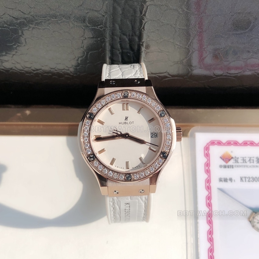 原单宇舶经典融合一比一超A精仿白盘玫瑰金钻圈581.OE.2080.LR.1204正面实拍图