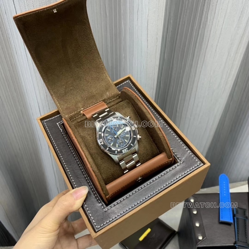 原单百年灵超级海洋一比一顶级复刻黑盘计时A1334102.BA83.134A正面实拍图