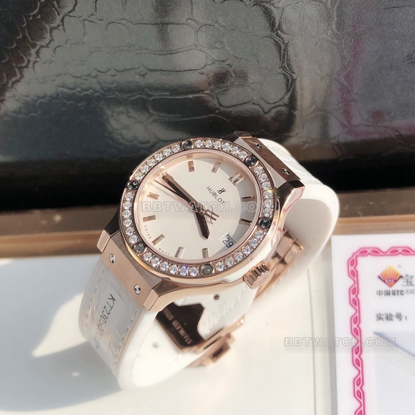 原单宇舶经典融合一比一超A精仿白盘玫瑰金钻圈581.OE.2080.LR.1204正面实拍图