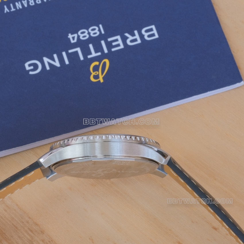 原单百年灵传奇航空顶级一比一高仿蓝盘A17315101C1X1侧面实拍图