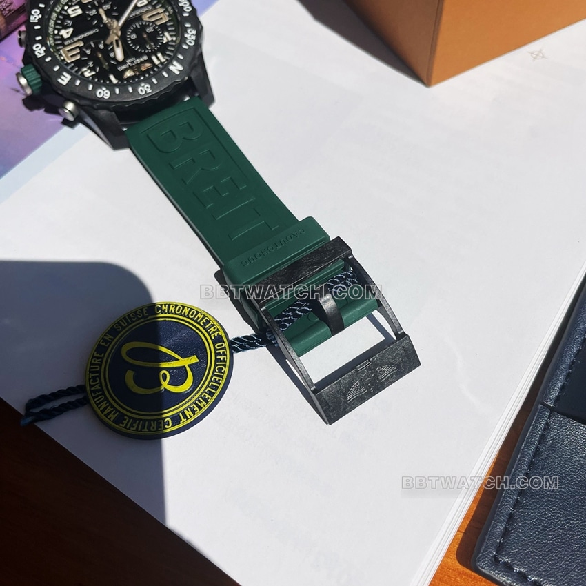原单百年灵专业一比一超A高仿黑盘绿色橡胶款X82310D31B1S1表扣实拍图