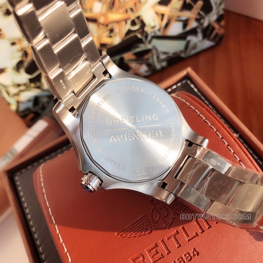 原单百年灵复仇者超A高仿黄盘钢带款A17319101I1A1背面实拍图