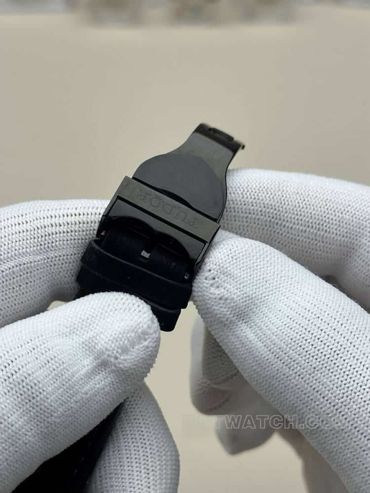 GR帝舵碧湾顶级一比一精仿蓝盘皮带款M79210表带实拍图
