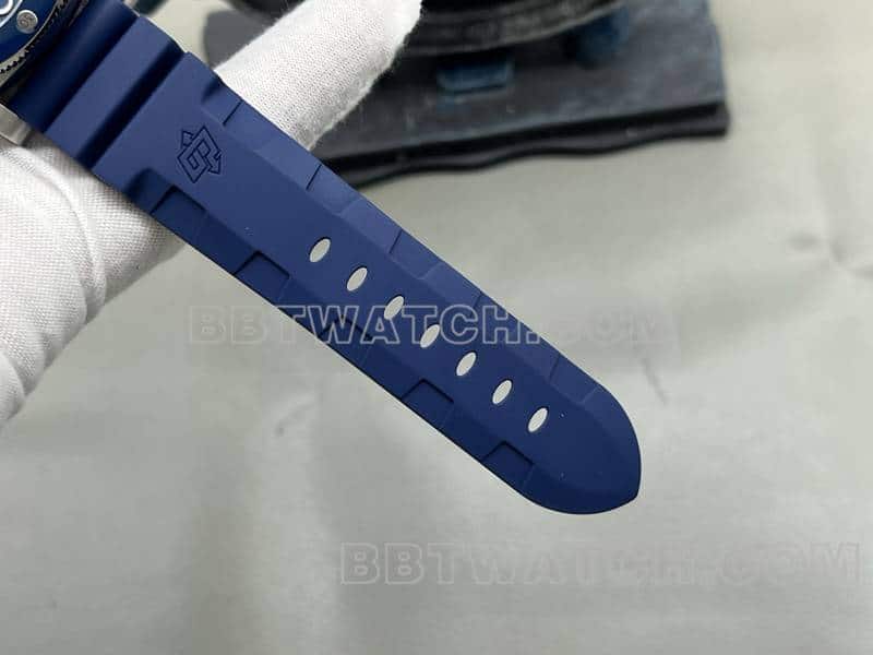 VS沛纳海潜行顶级一比一高仿蓝盘PAM01676表带实拍图