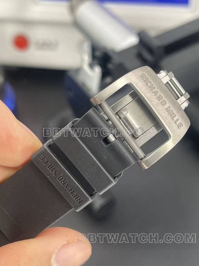顶级复刻手表APS厂理查德米勒碳纤维机械手表RM35-02表扣实拍图