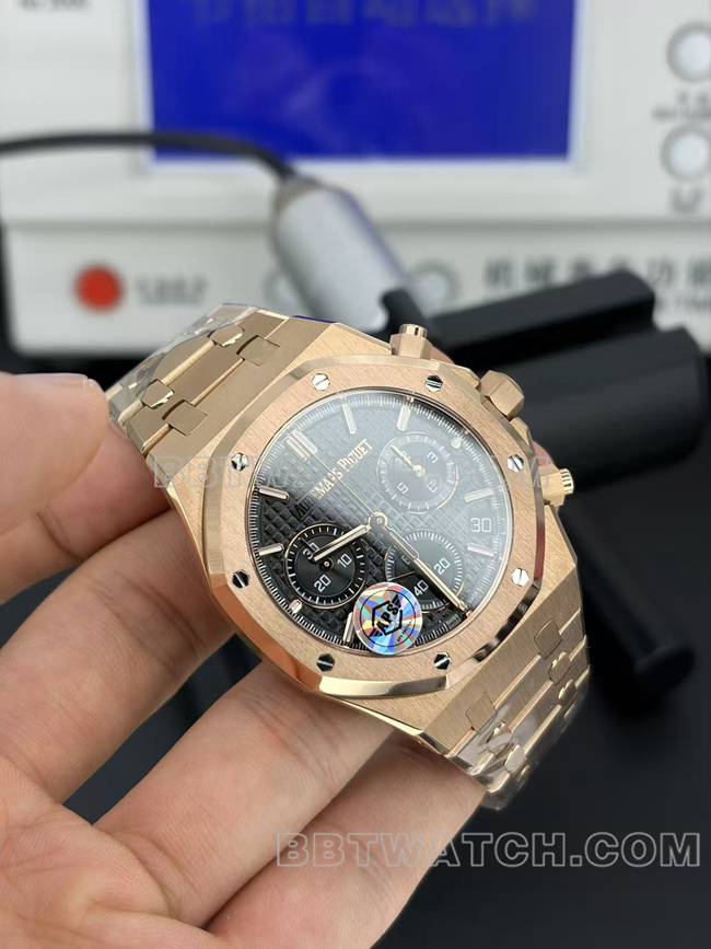 最优复刻手表APS厂皇家橡树爱彼黑盘玫瑰金机械26240正面实拍图