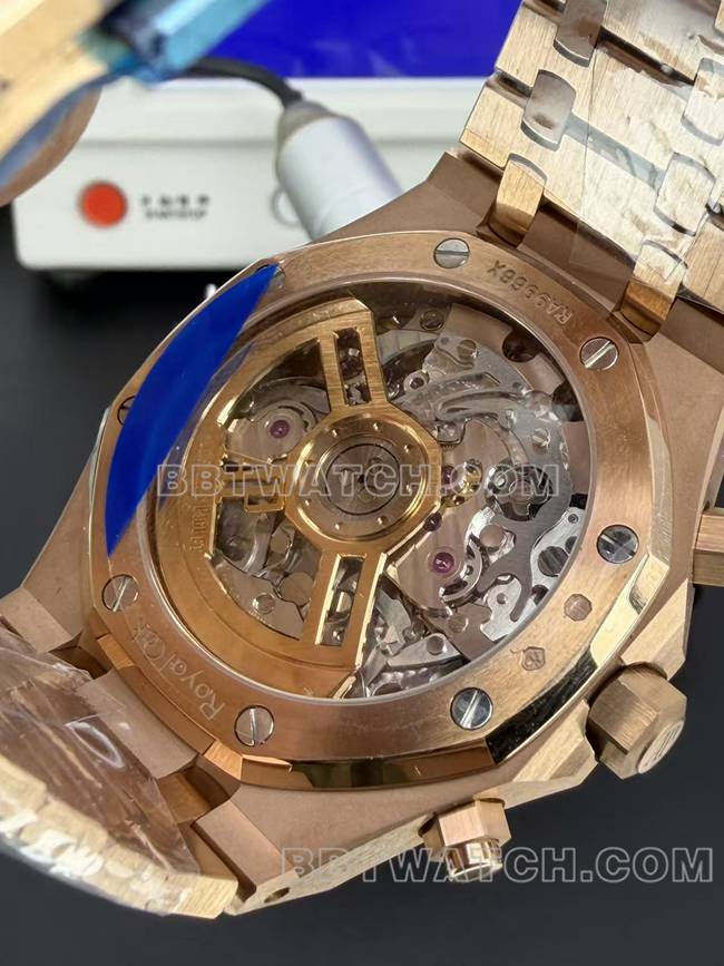 最优复刻手表APS厂皇家橡树爱彼黑盘玫瑰金机械26240背面实拍图