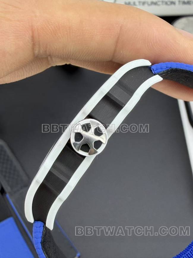 最优复刻手表UMI厂理查德米勒镂空盘白壳机械RM67-02侧面实拍图