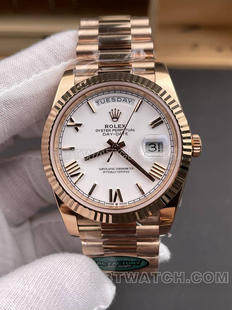 劳力士超级克隆手表RC厂星期日历40mm白盘3255玫瑰金钢带款正面实拍图