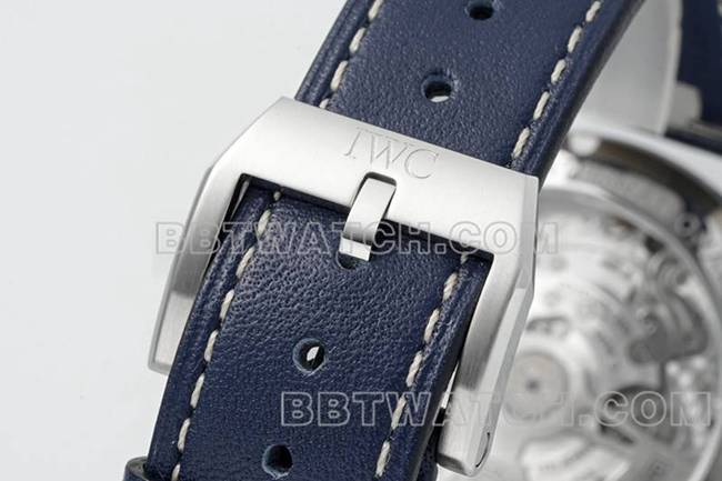 万国最佳复刻手表APS厂飞行员蓝盘计时69385机芯皮带款表带实拍图