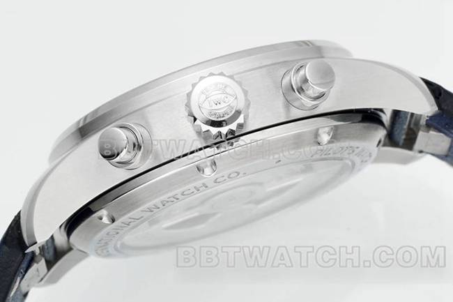 万国最佳复刻手表APS厂飞行员蓝盘计时69385机芯皮带款侧面实拍图