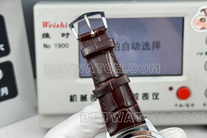 百达翡丽顶级复刻手表SDF厂古典玫瑰金盘39mm皮带款表带实拍图